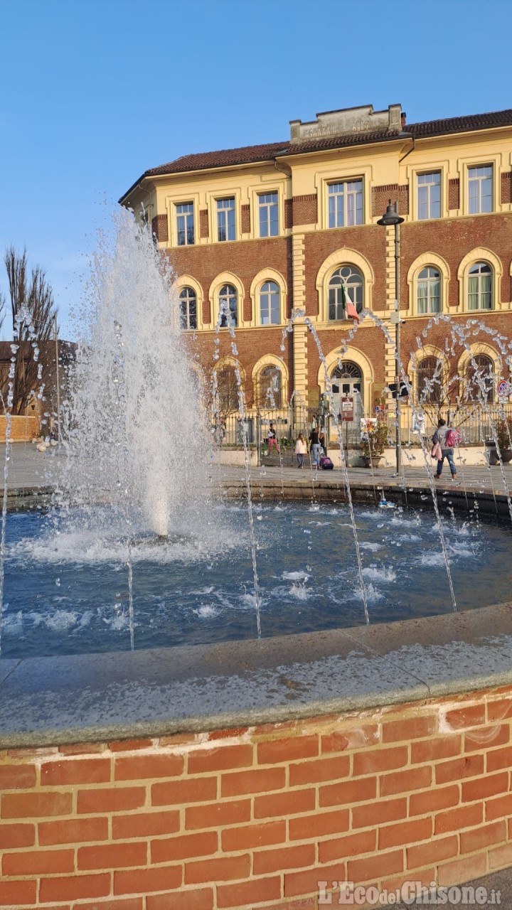 Vinovo: si riaccende la fontana di piazza Rey