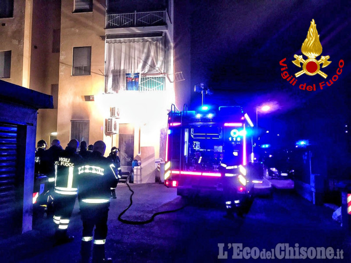 Orbassano: incendio nella notte in una pizzeria di strada Volvera