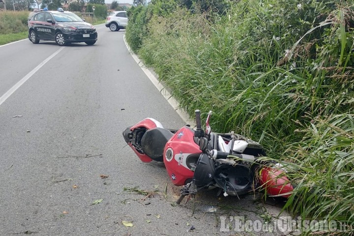 Nichelino: moto contro auto, feriti due giovani