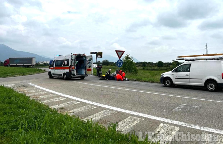 Pinerolo: cade nella rotonda della Porporata, ferito motociclista