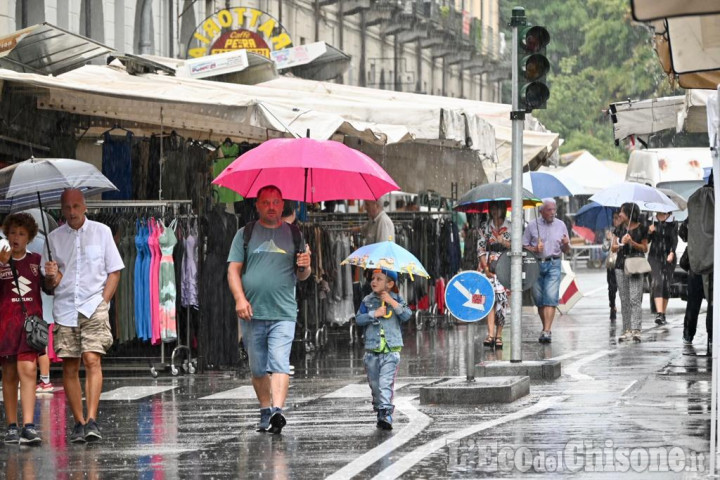 Pinerolo: Fiera patronale sotto la pioggia, annullata la passeggiata commerciale 