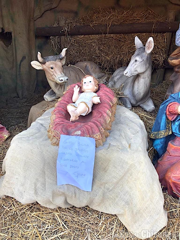Orbassano: ritrovata davanti alla chiesa la statua rubata di Gesù Bambino
