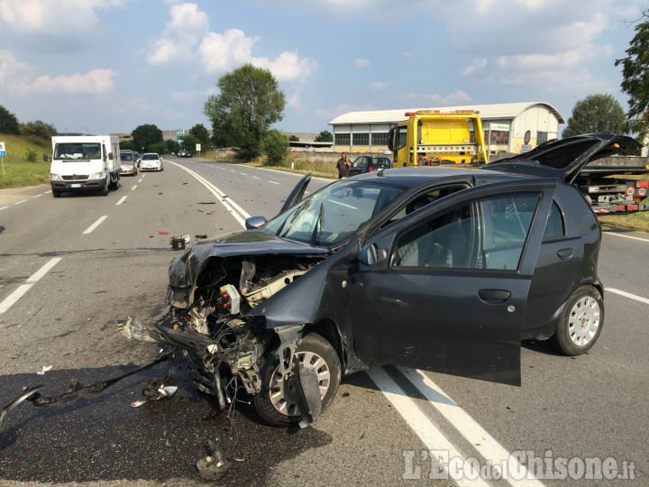 Orbassano: carambola tra auto sulla Sp6, sette i feriti