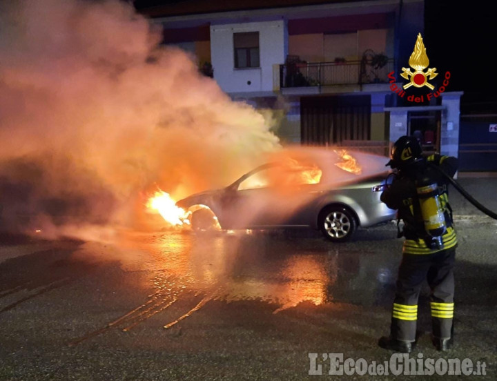 Bibiana: auto in fiamme in via Pinerolo, rogo domato dai Vigili del fuoco