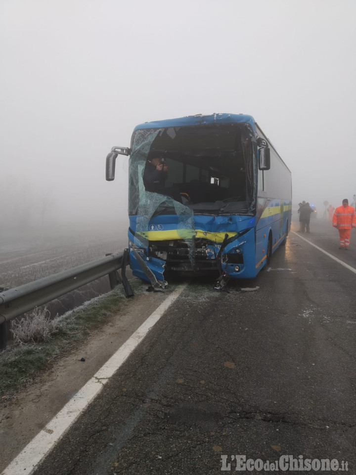 Villafranca: pullman tampona autocisterna che trasportava olio, tre feriti