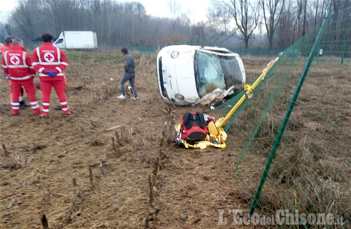 Orbassano: giovane rivaltese sbanda e cappotta in strada Stupinigi