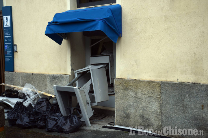 Banda della marmotta a Pancalieri: i ladri fanno esplodere il bancomat di via Veneto