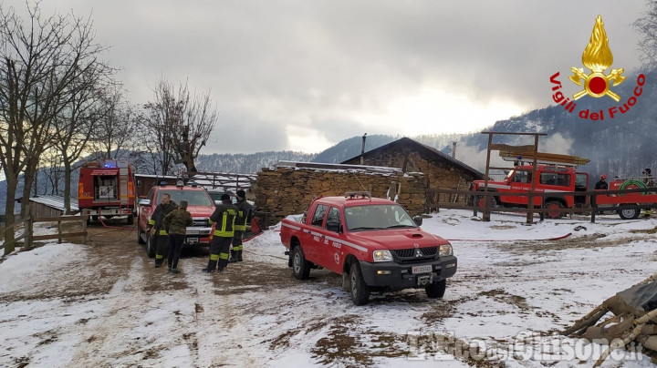 San Germano Chisone: fiamme in una baita a Pragiassaut, l’intervento dei Vigili del fuoco