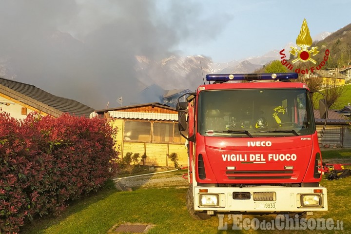 Villar Pellice: fiamme in due bungalow in un campeggio, l'intervento dei Vigili del fuoco