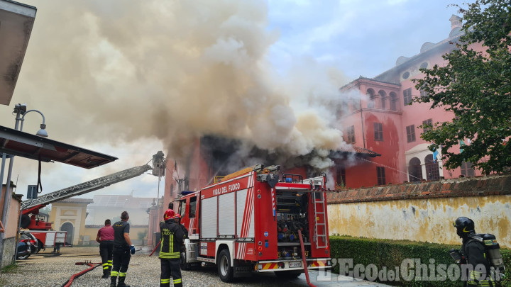 Piobesi: incendio al castello, fiamme negli uffici della scuola di alta cucina Ifse