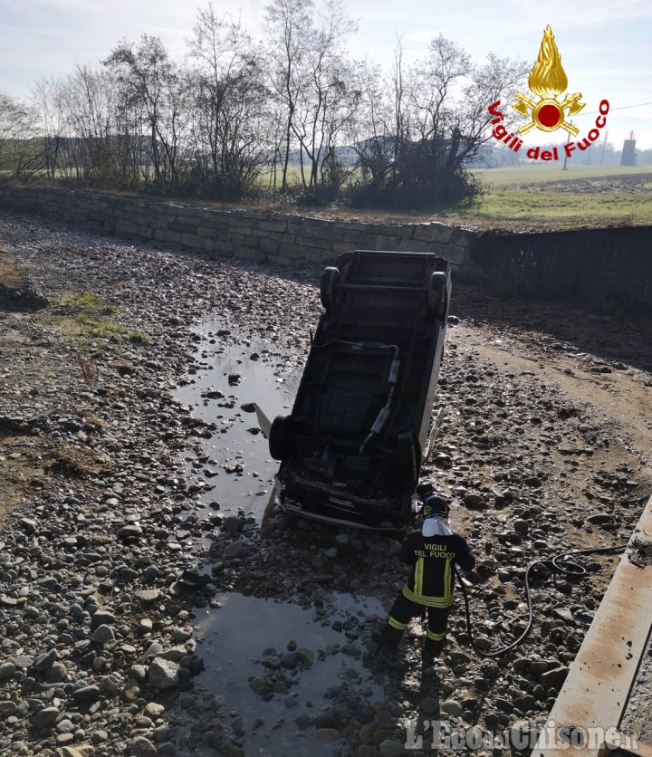 Barge: furgone precipita sul greto del fiume, ferito il conducente