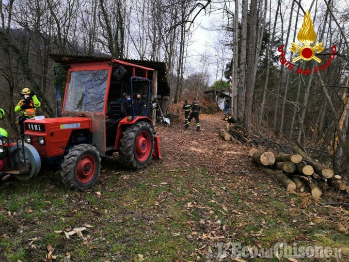 Bagnolo: ferito al volto mentre potava una pianta, boscaiolo finisce in ospedale