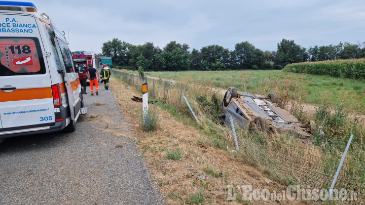 Volvera: auto fuori strada sulla Torino-Pinerolo, ferito il conducente