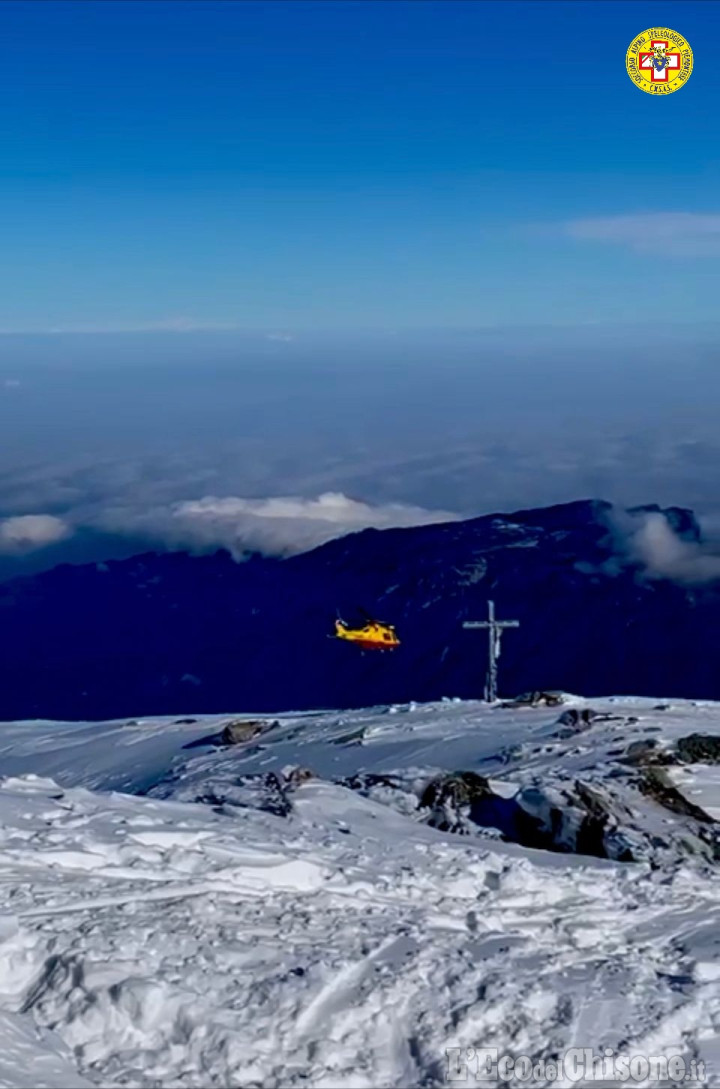 Paesana: cade e si rompe una gamba, scialpinista recuperato dall’elicottero del Soccorso alpino