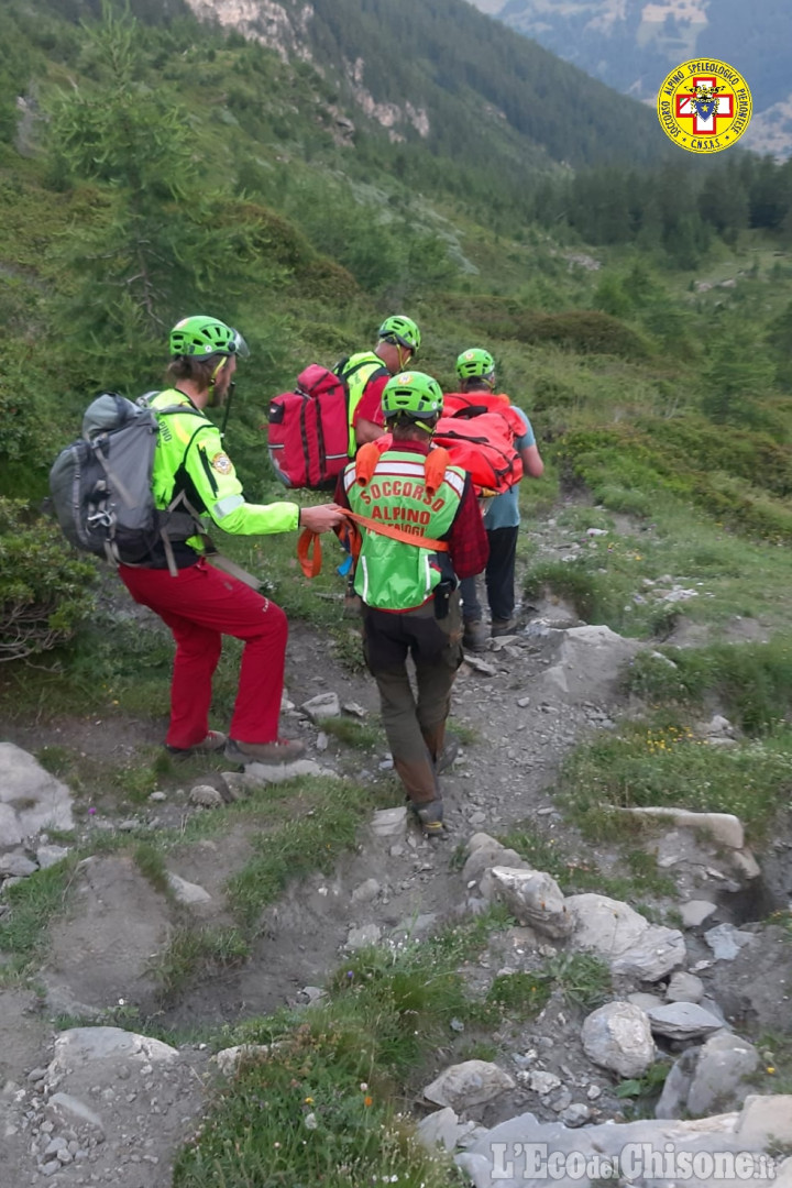 Pragelato: distorsione al ginocchio per una giovane escursionista, l’intervento del Soccorso alpino