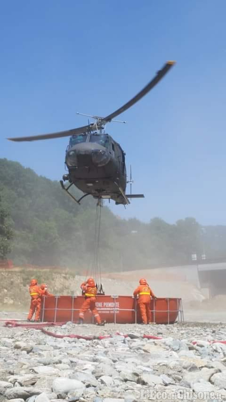 Torre Pellice: non è ancora stato spento l&#039;incendio sul monte Vandalino