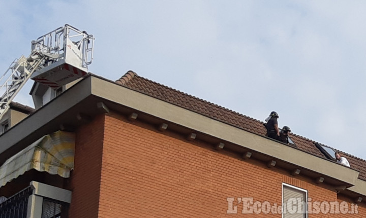 Vinovo: sale sul tetto e semina il panico, 18enne bloccato dai carabinieri