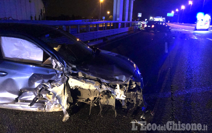 Contromano sulla Torino-Pinerolo, si schianta contro un'auto all'uscita di Candiolo