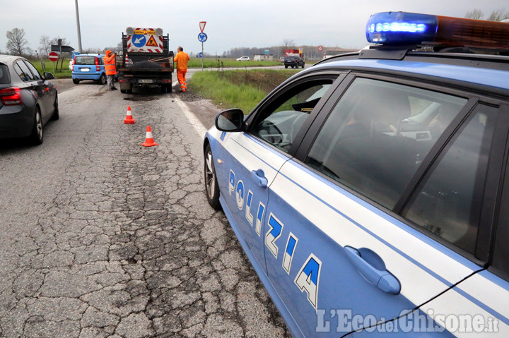 Candiolo: grossa buca riparata in via Stupinigi