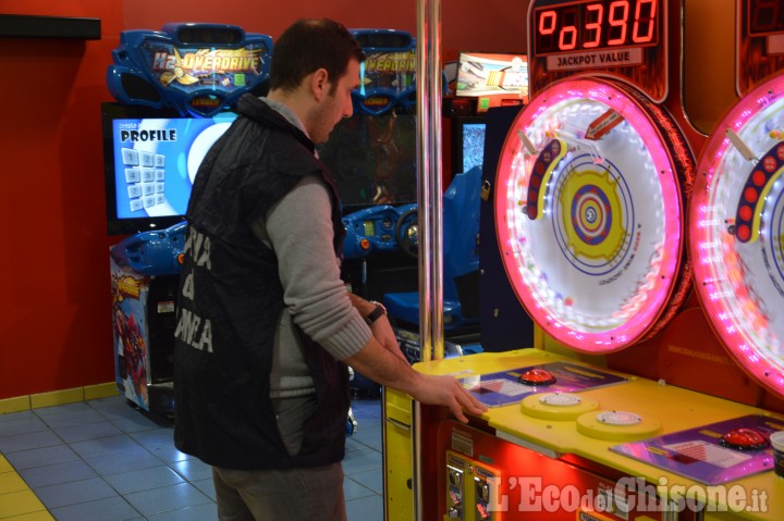 Gioco illegale, la Finanza sequestra slot machine anche a Orbassano