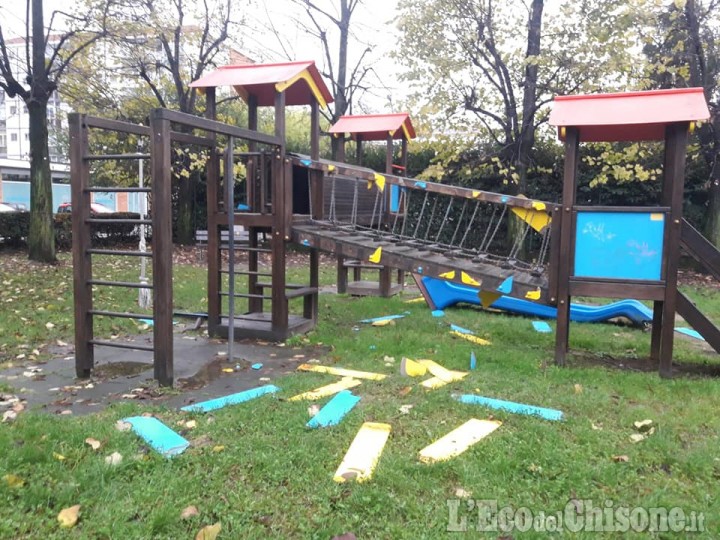 Orbassano: vandali in azione al parco giochi di via Di Nanni