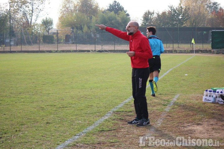Calcio: esonerato l’allenatore del Pinerolo Pino Di Leone