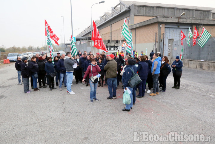 None: manifestazione dei lavoratori davanti alla Ilmed