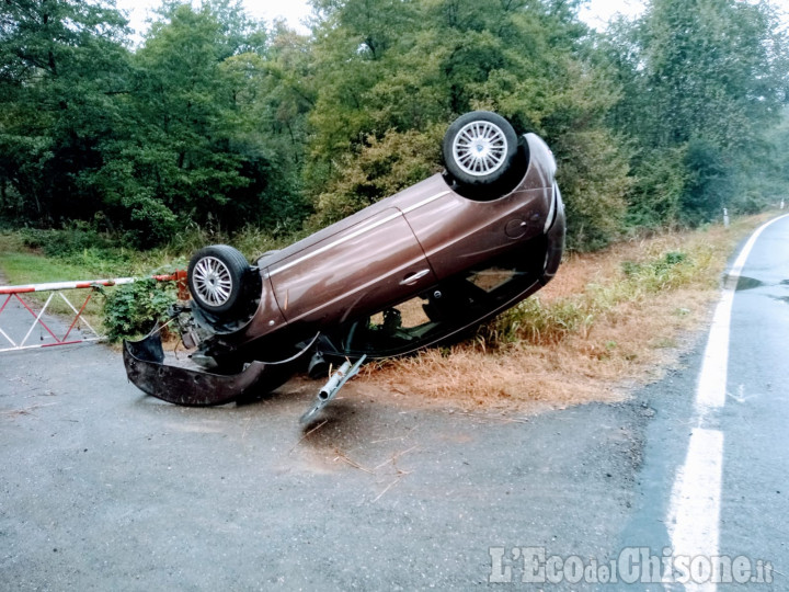 Candiolo: auto fuori strada sulla Provinciale 142, una giovane in ospedale