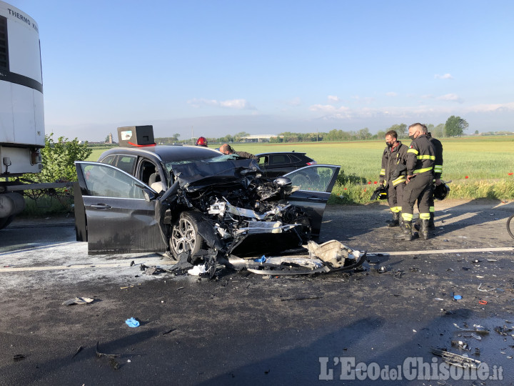 Orbassano: schianto frontale tra auto e tir sulla Sp142, due i feriti