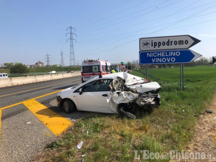 Nichelino: camion tampona auto sulla tangenziale sud, 59enne in ospedale