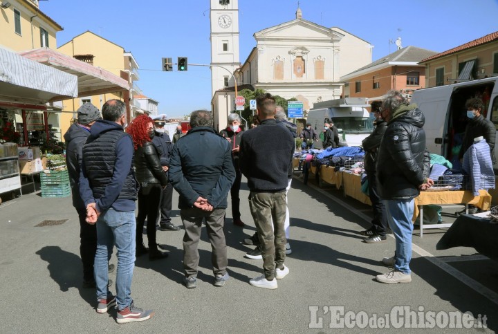 None: manifestazione degli ambulanti, interviene il Sindaco