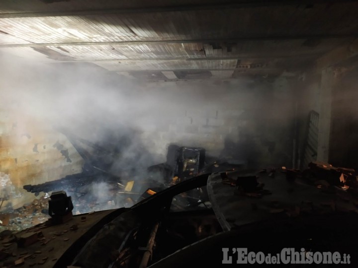 Incendio in un box a san Pietro Val Lemina, lievemente ferito il proprietario del garage
