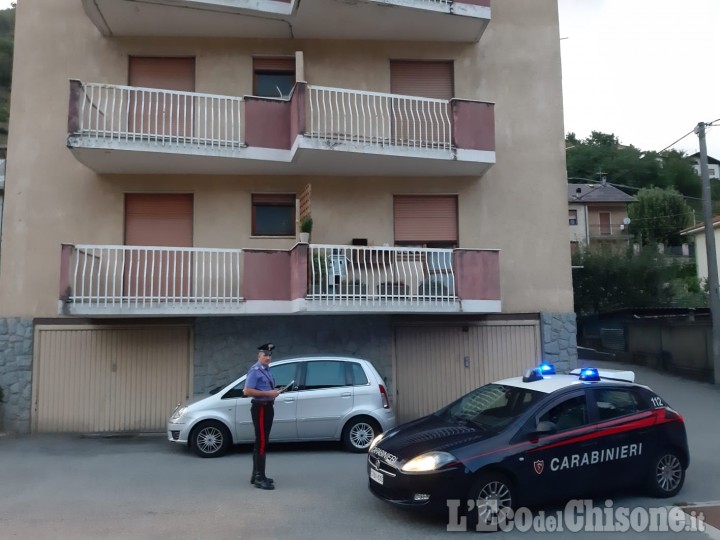 Pomaretto: 27enne tenta di impiccarsi dal balcone, salvato in extremis dai carabinieri