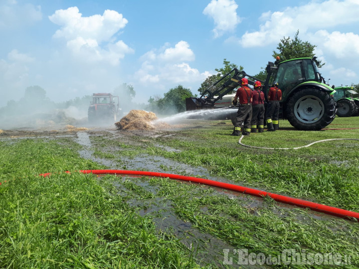 Incendio in un fienile a Villafranca