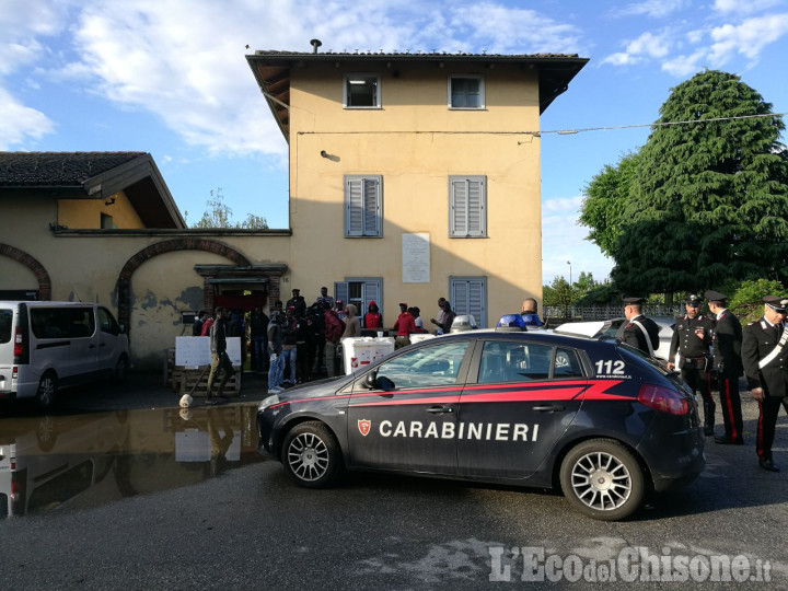 Rivalta: protesta al Dojrone, i profughi bloccano la strada