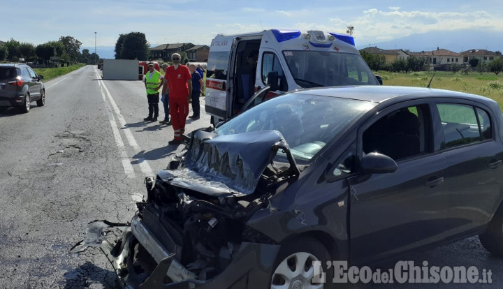 Auto contro furgone sulla Circonvallazione di Vigone