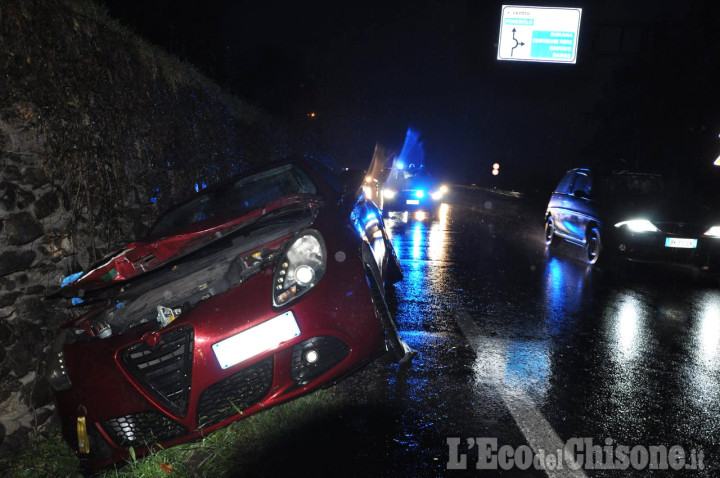 Bricherasio: auto fuori strada al ponte di Bibiana, ferito il conducente