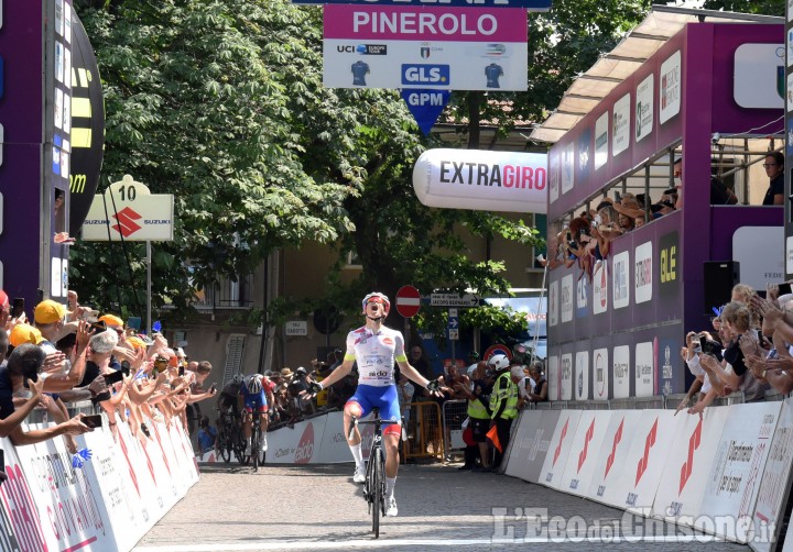 Ciclismo Giro d'Italia under 23, stoccata francese a San Maurizio e inglese in rosa