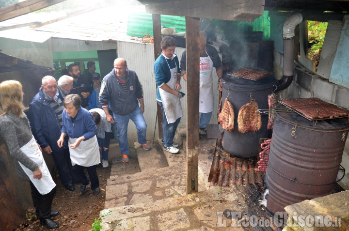 Preparativi per la Cena dell&#039;Amicizia alla Fontana Ferruginosa di Miradolo a S. Secondo