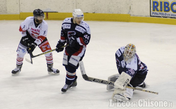Hockey ghiaccio, dopo due periodi parità nella finale tra Valpeagle e Bressanone