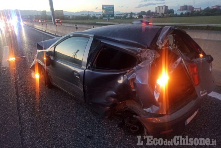 Nichelino: scontro tra auto e camion in tangenziale, ferito 21enne di Vinovo