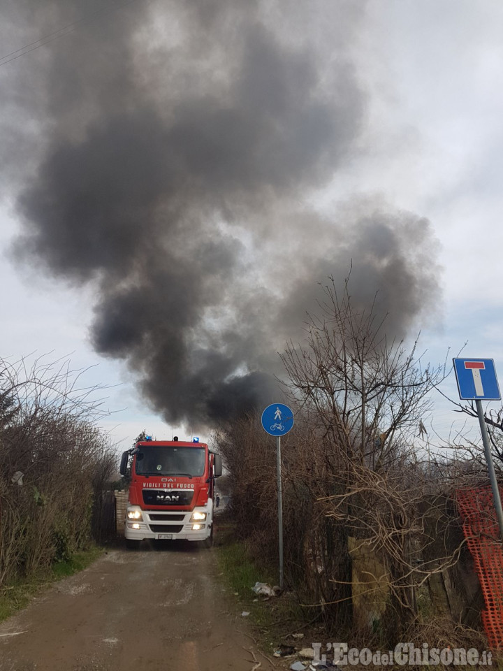 Borgaretto: in fiamme una baracca vicino all’ex campo nomadi