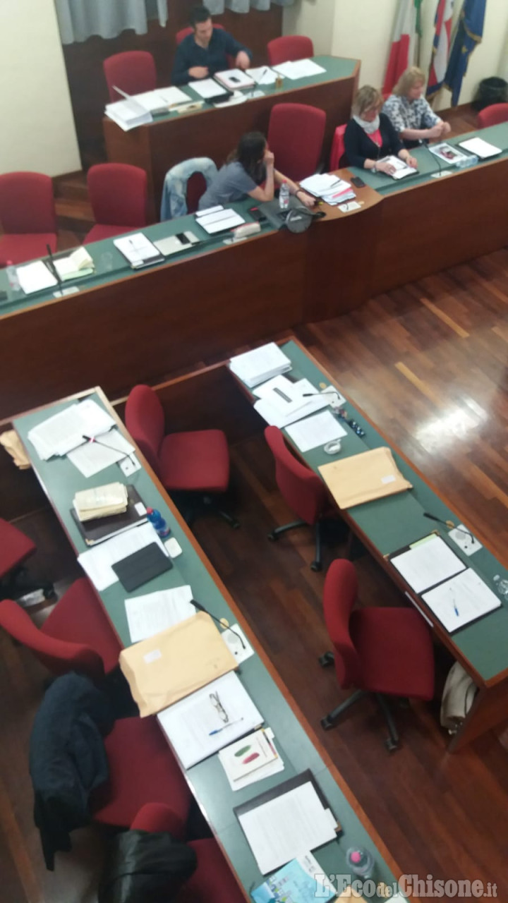 Pinerolo: tensione in Consiglio comunale tra consiglieri 5Stelle e minoranza centrosinistra