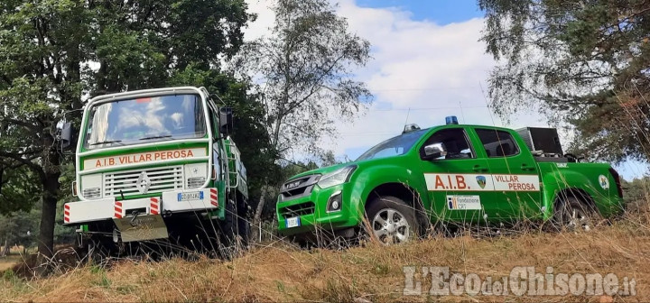 Gli AIB di Villar Perosa inaugurano il nuovo camion antincendi boschivi