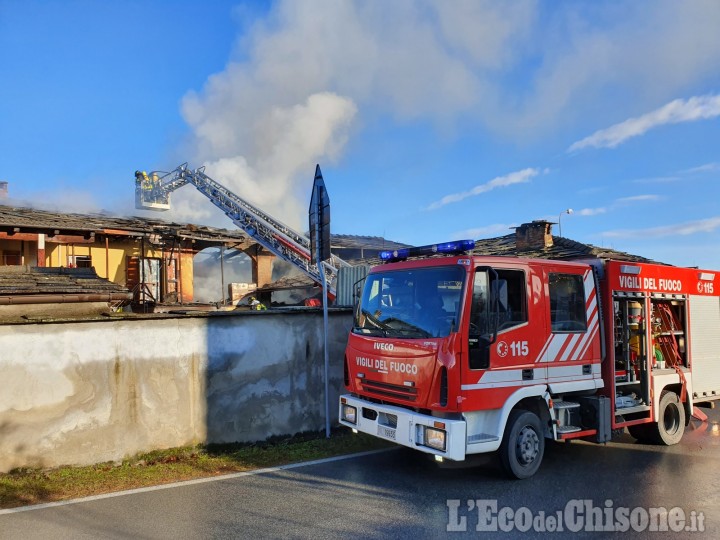 Bibiana: fiamme in una cascina di via san Vincenzo