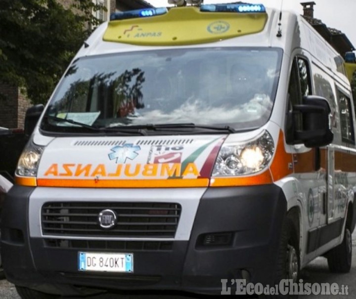 Giaveno: scontro tra auto in via Avigliana, due feriti in ospedale a Rivoli