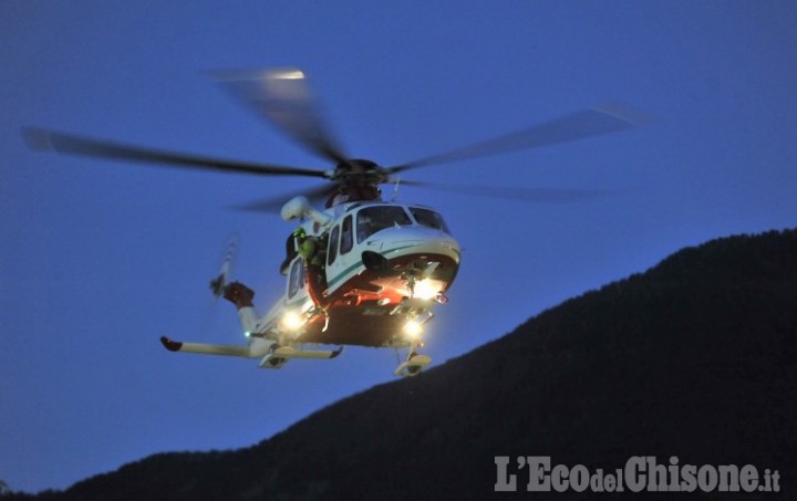Pinerolo: travolto sulla Provinciale del Sestriere, 31enne trasportato in elicottero al Cto