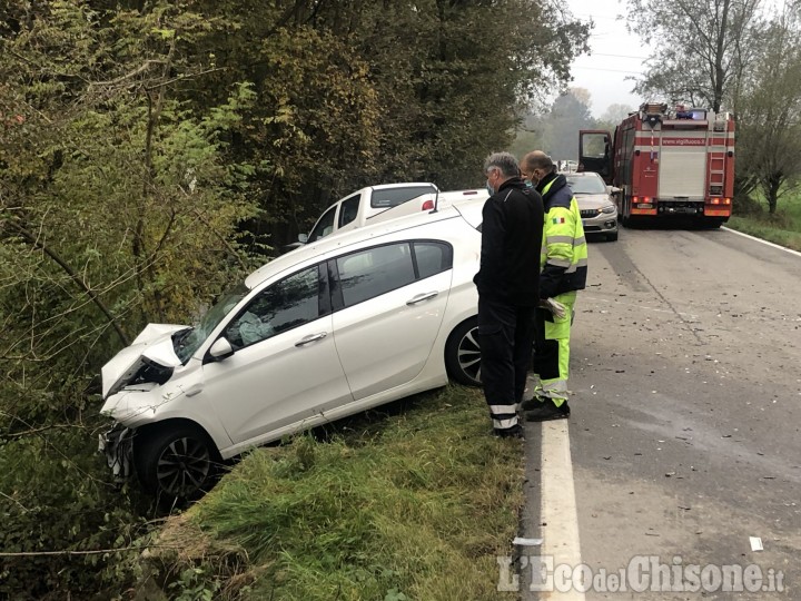 Piossasco: schianto tra auto in via Alpi Cozie, tre i feriti
