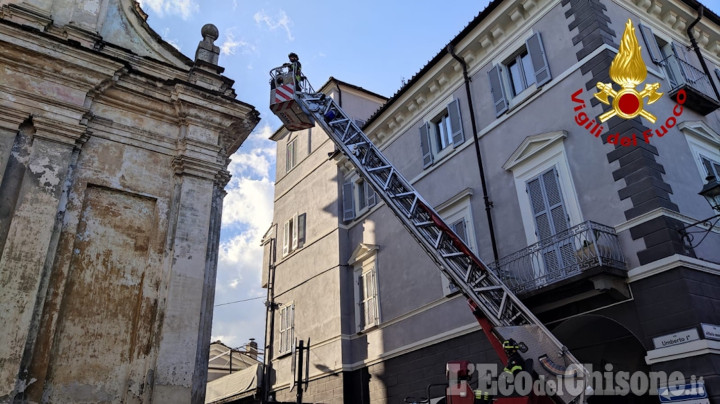 Bricherasio: rimosse dai Vigili del fuoco le coperture pericolanti sul campanile