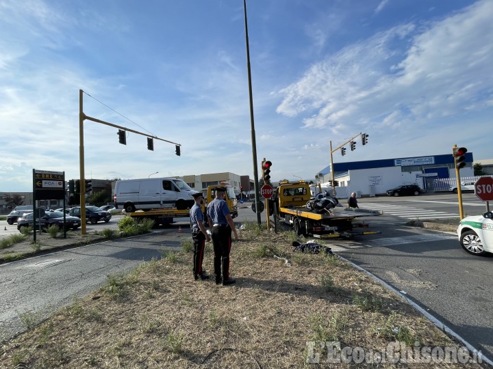 Orbassano: furgone contro scooter, muore 38enne in strada Torino
